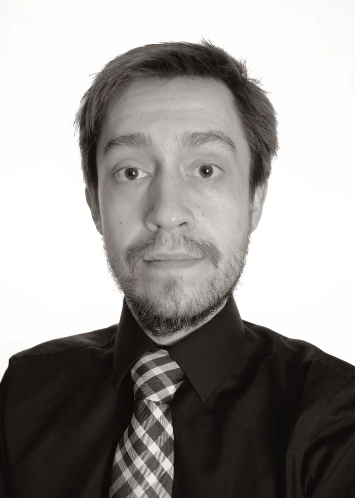 Portrait of Elijah Davis, founder of Vitro Media Lab